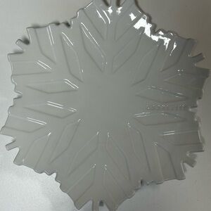 Le Creuset Gray Leaf-Shaped Plate